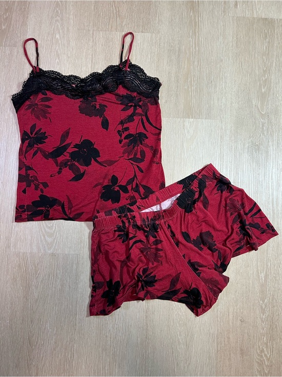 le chateau Other - Y2K Le Chateau Chic Red Floral Lace Trim Women’s Medium Cami Short & Pajama Set
